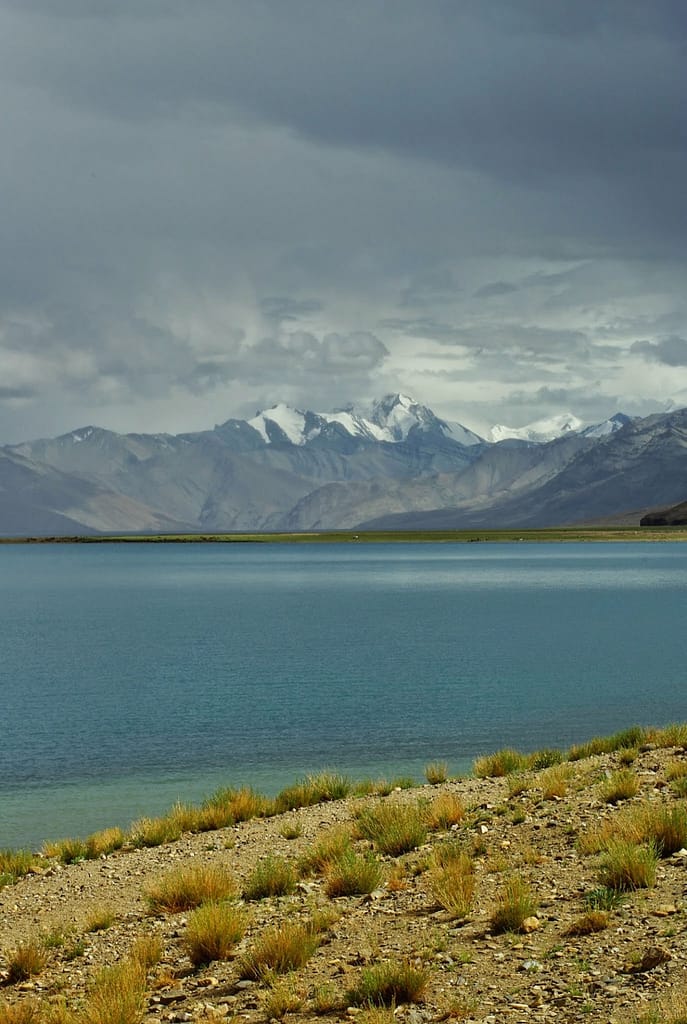 Lac de Tsomoriri à 4 595m d'altitude. Le plus grand lac de la région Himalayenne.