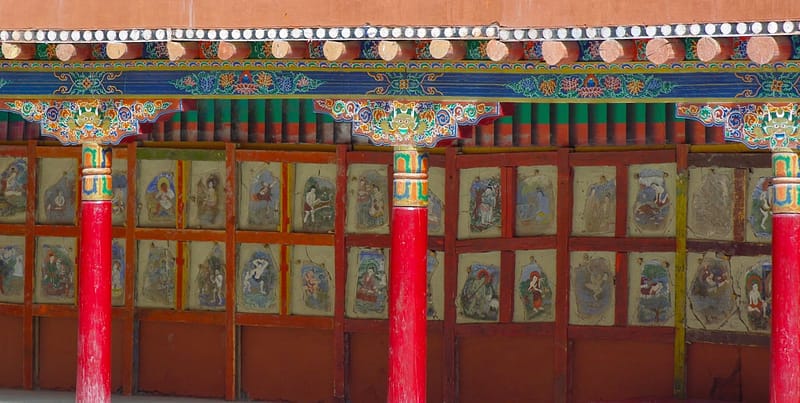 Arcade du monastère d'Hémis - Ladakh - Inde Himalayenne