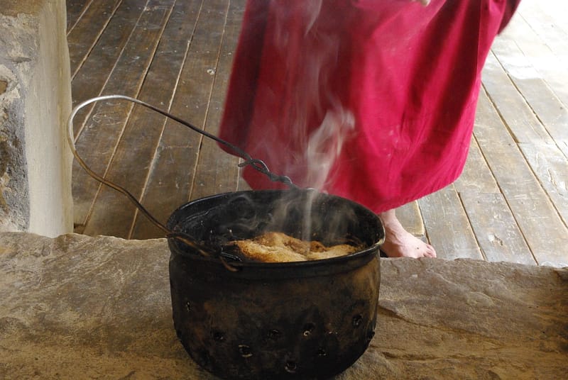 Repas au monastère en Inde (?)