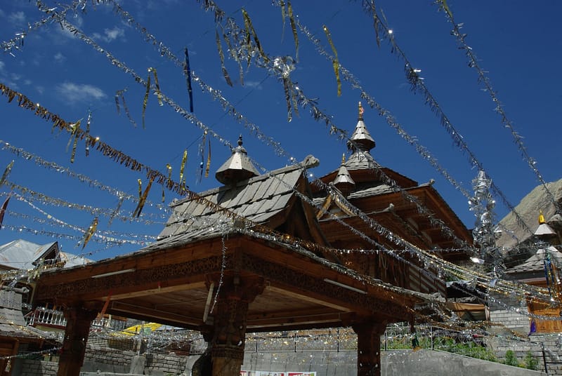 Temple en fête à Rakcham, Kinnaur, Inde du Nord