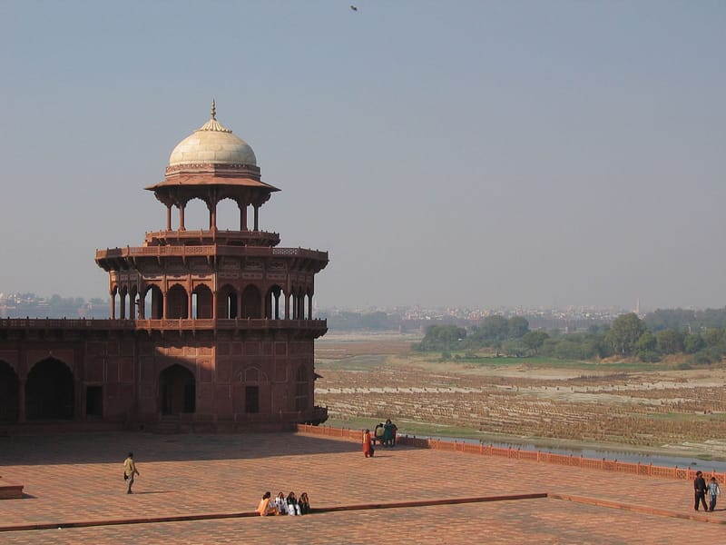 Taj Mahal aux abords